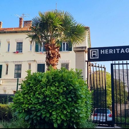A Heritage Split Exterior photo